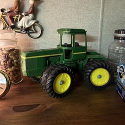 Vintage Ertl 1/16 Scale John Deere 4wd Toy Tractor 