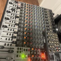 Mixer behringer X2222