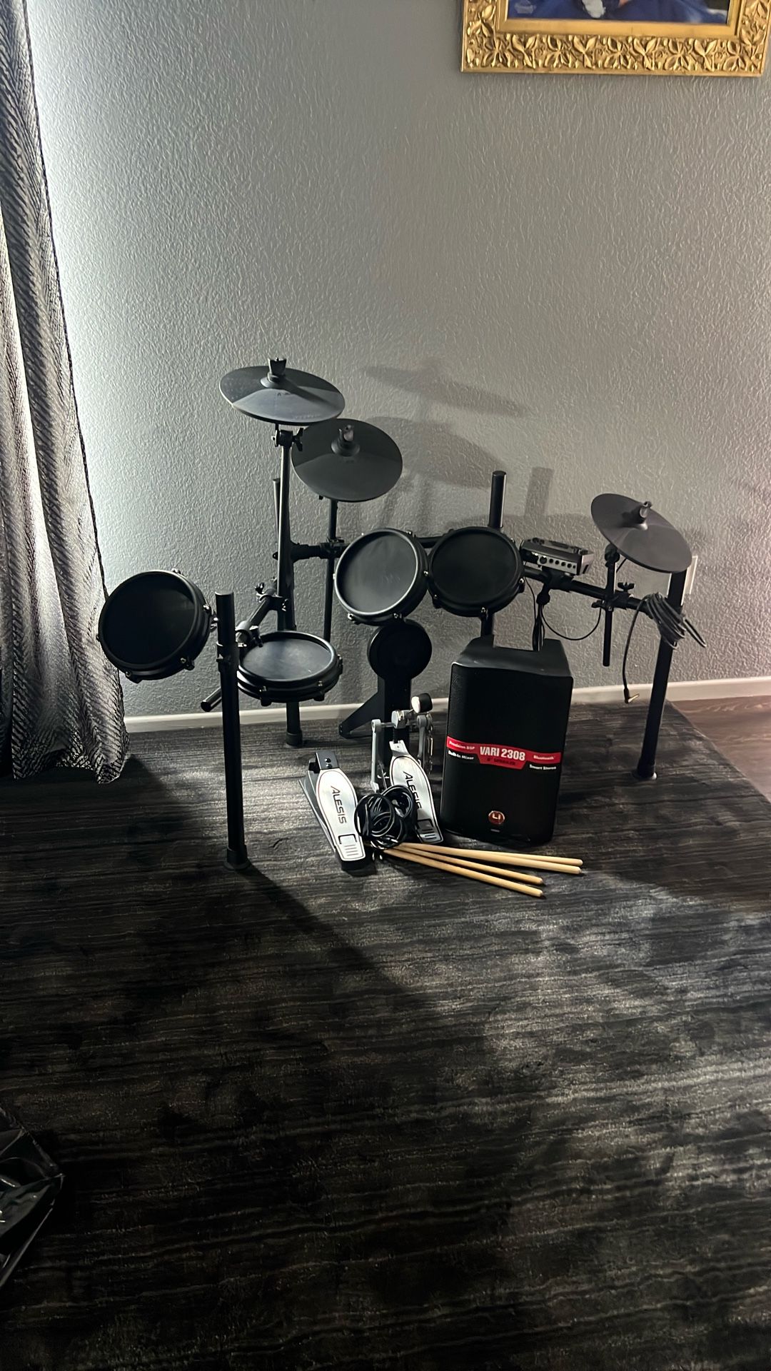 Electronic drum set