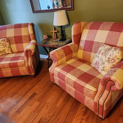 Broyhill Custom Ordered Double Wide Accent Arm Chair Set (2) w/ 4 Pillows. 36x39x38H. Price BOTH.