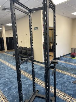 Heavy Duty Sever Rack can Serve as Dip Machine