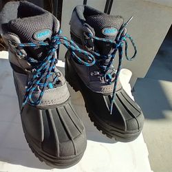 New Kids Size 5 Khombu Snow Boots