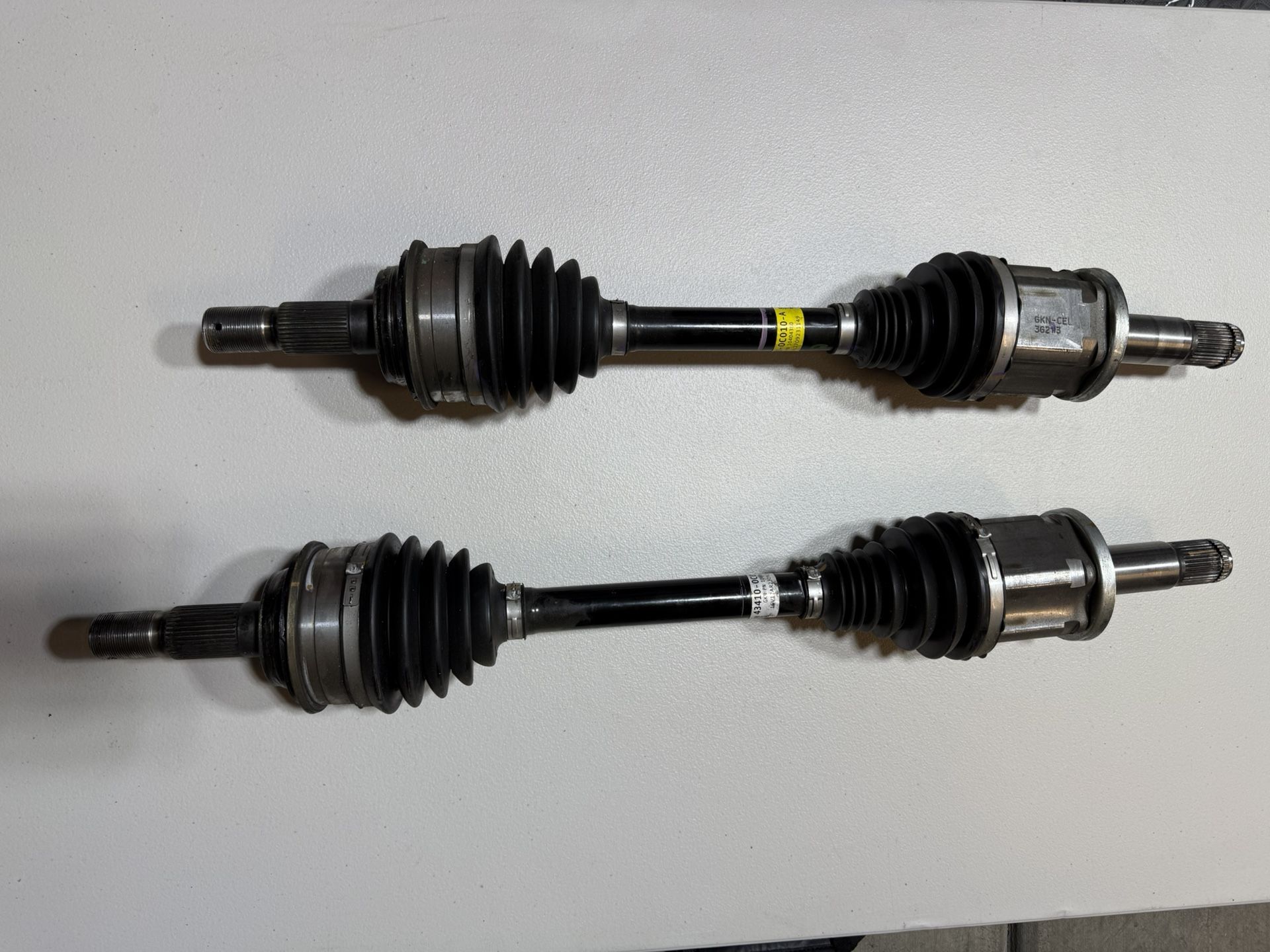 2025 TOYOTA TUNDRA FRONT CV AXLE OEM LEFT & RIGHT SET NEW DEALER TAKE-OFF