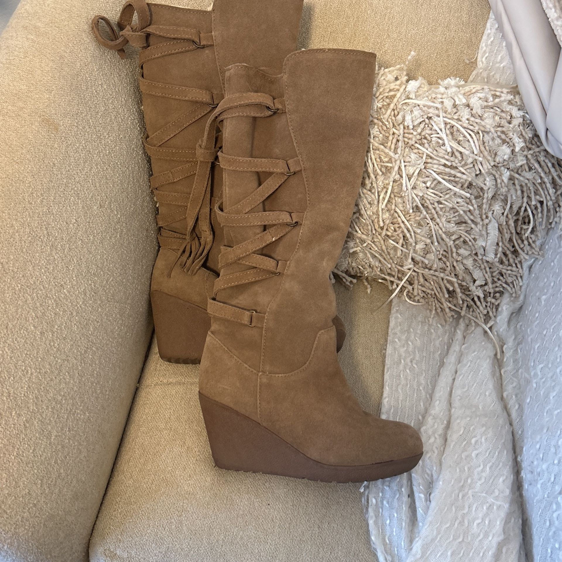 BearPaw Wedged Suede Boots Size 8