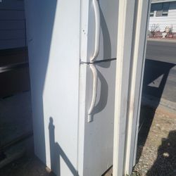 (Used) Refrigerator 
