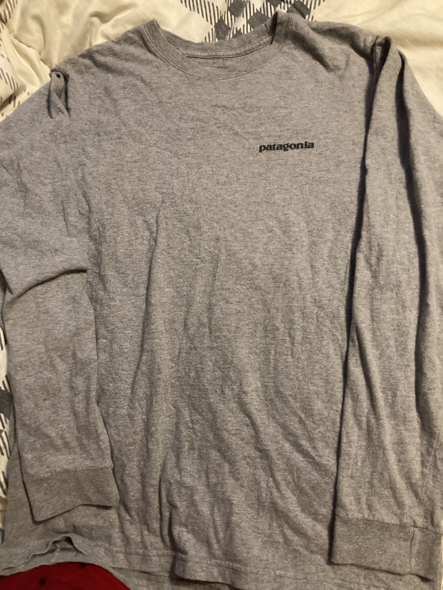 Woman’s Patagonia Long Sleeve Shirt Size Small