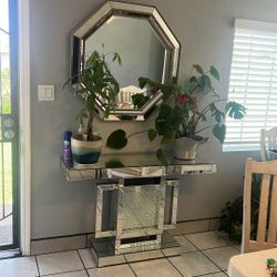 Mirrored Table With Mirror