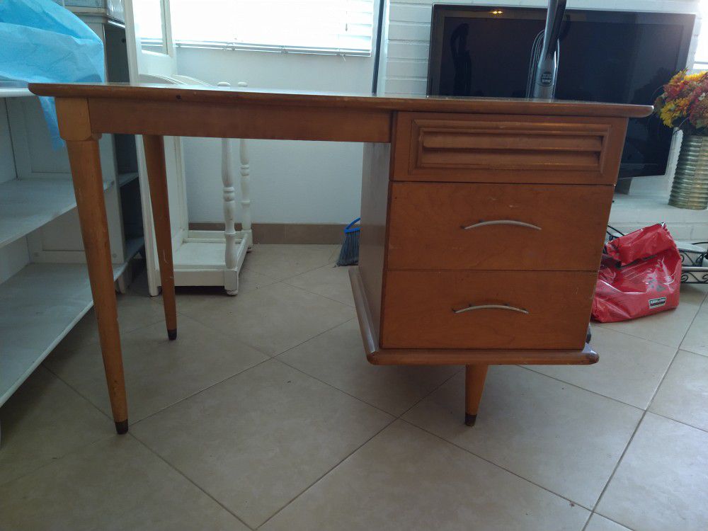 Mid Century Desk In Honey Color, Peg leg.