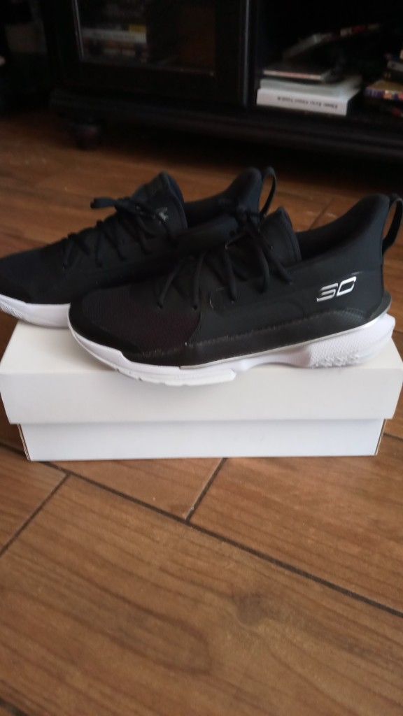 Under Armour Sneakers