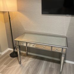 ✨STUNNING Mirrored Console / Vanity✨