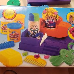 Fuzzy Pumper Barber & Beauty Shop Play Doh Set
