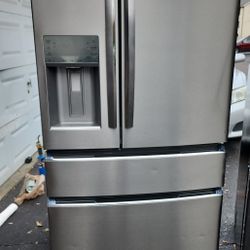 Frigidaire -  4-Door French Door Counter-Depth Refrigerator - Smudge Proof Stainless Steel