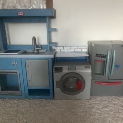 Play Kitchen, Fridge, And Washer 