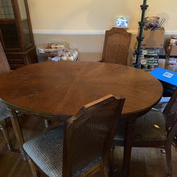 Dining Table 4 Chairs (cherry/wicker) W Hutch 
