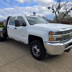 2017 Chevy Silverado3500hd 4x2 dually Gas