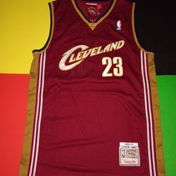 Cleveland Cavaliers LeBron James Mitchell & Ness Jersey XL Wine/Gold NWOT