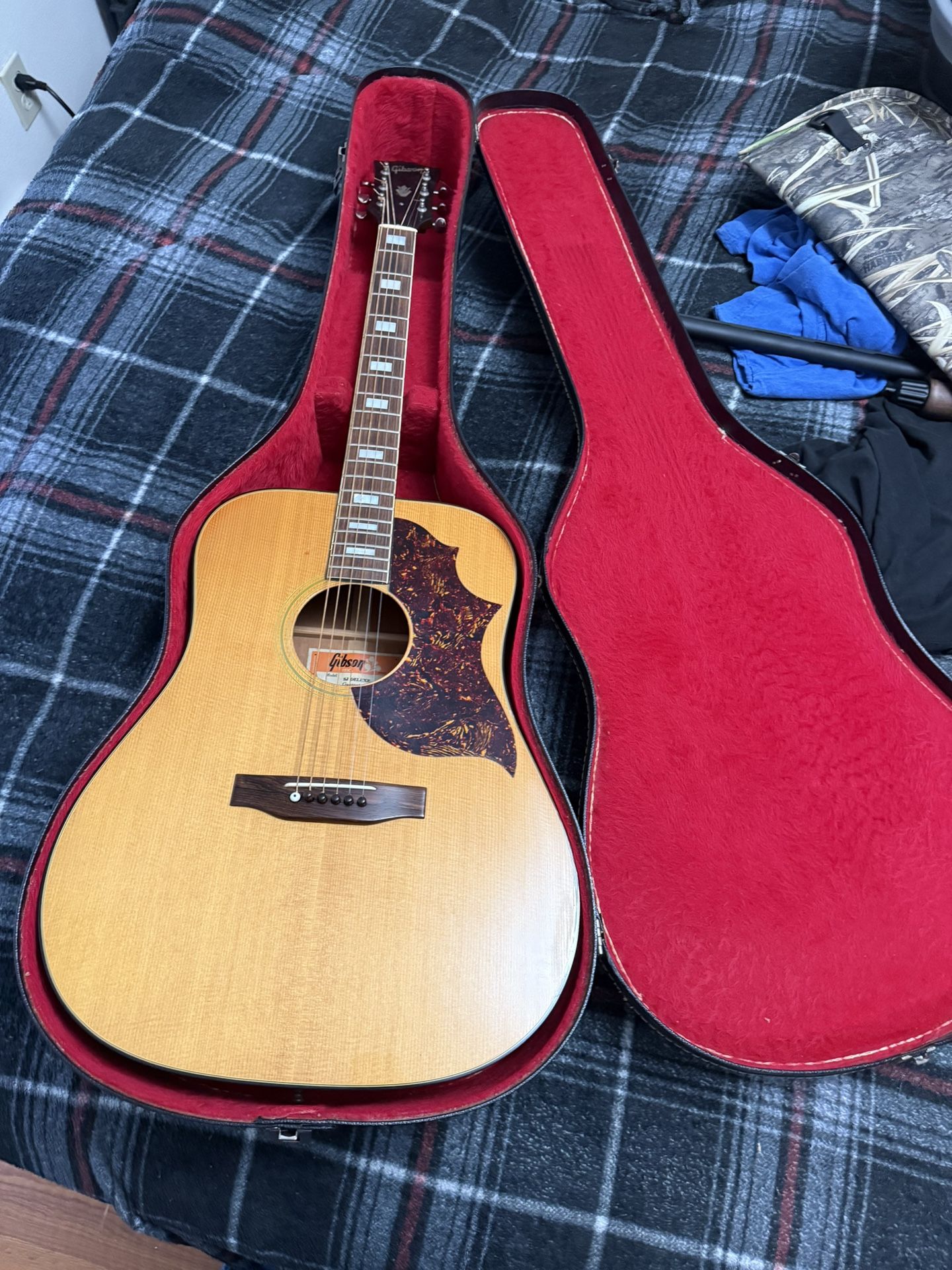 Gibson Acoustic Guitar Great Condition