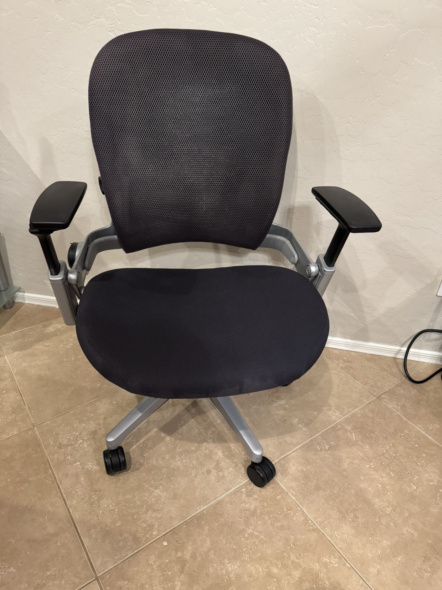 Steelcase Leap PLUS 462 Series w/D Knit Back - XL Gaming/Office Task Chair