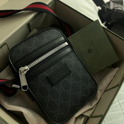  GUCCI GG Supreme Canvas Web Messenger Bag OBO