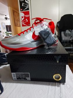 DS kobe 5 caitlin clark R.O.T.Y size 12.5m
