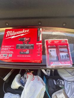Milwaukee m18 drill + bitset