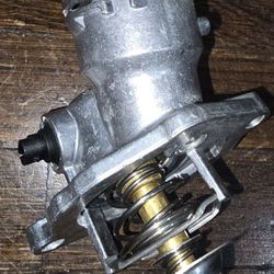 New Engine Coolant Thermostat Housing Assembly 