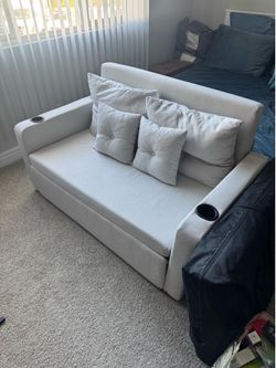 Sleeper Sofa Couch Beige White pulls out excellent condition