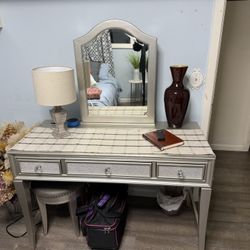 Vanity/dresser 
