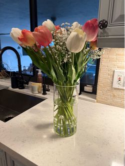 Set of 6 Elegant Faux Tulip Centerpieces in glass vase