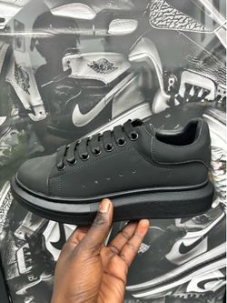 MQueens Black