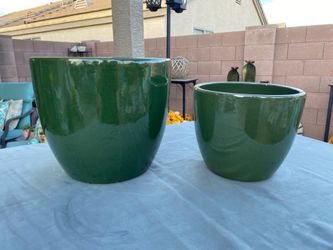 Set of 2 New Ceramic Pottery Planters Plant Pots Glossy Green Finish