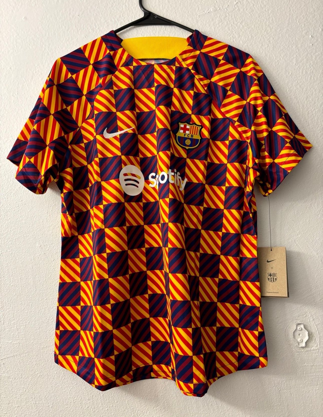 NIKE FC BARCELONA WOMEN’S PRE MATCH JERSEY SIZE XL