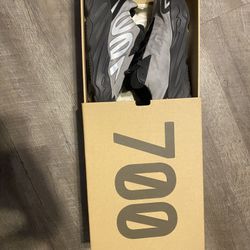 Yeezy 700 MNVN