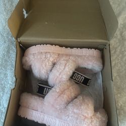 UGG • SLIPPERS