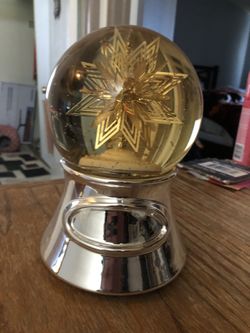 Nut cracker Snow Globe