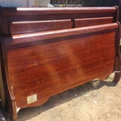 Queen Size Wood Bed Set With Dresser