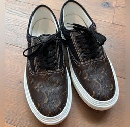 Louis Vuitton  Monogram Sneakes , Us 8