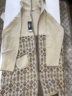 Womenswear Sweater/Hoodie With Zipper