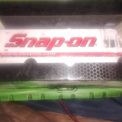 Snap On Tools Diecast Step Van 1:50 Scale Open Tailgate Rolling Tires