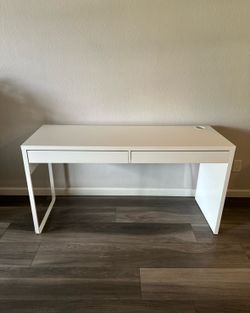 IKEA MICKE Desk
