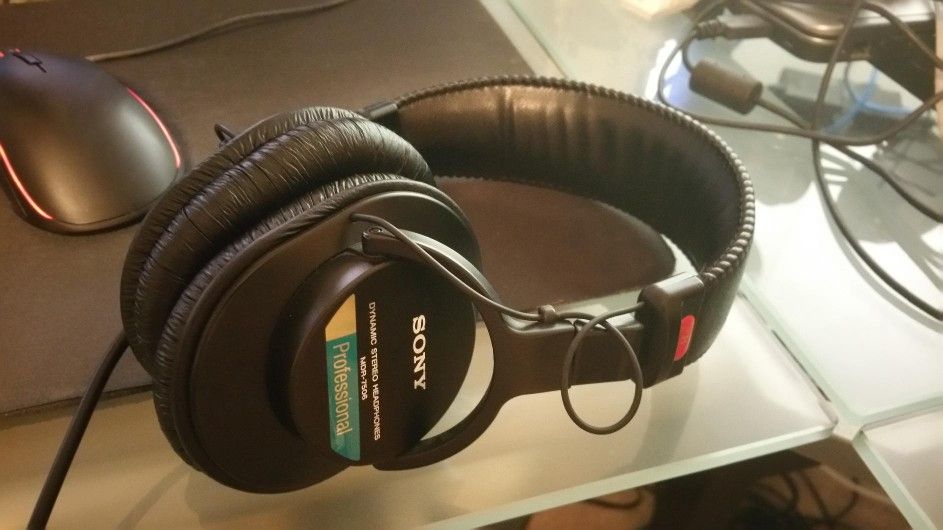 SONY MDR7506 Professional large diaphragm headphones