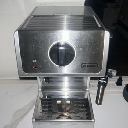 De’Longhi Espresso Machine – Stainless Steel w/ Portafilters & Accessories