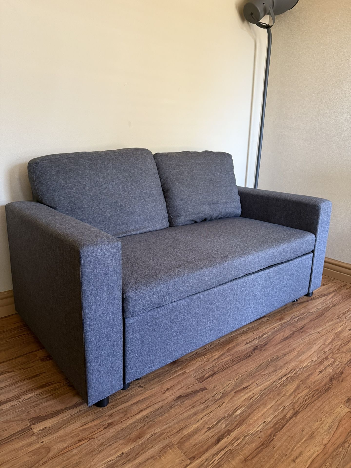 Couch - Pull Out 