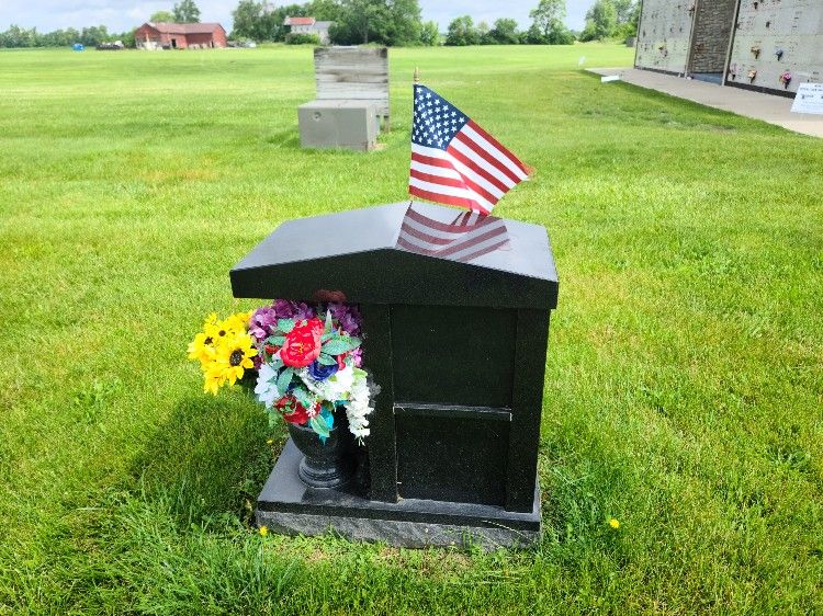 CREAMATION HEADSTONE AND LOT