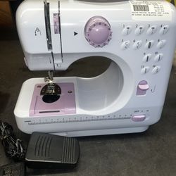 SEWING MACHINE 