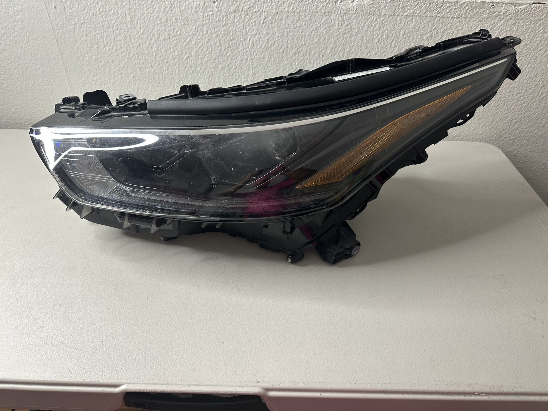 2020-2021-2022-2023 -2024 TOYOTA HIGHLANDER LEFT SIDE HEADLIGHT OEM