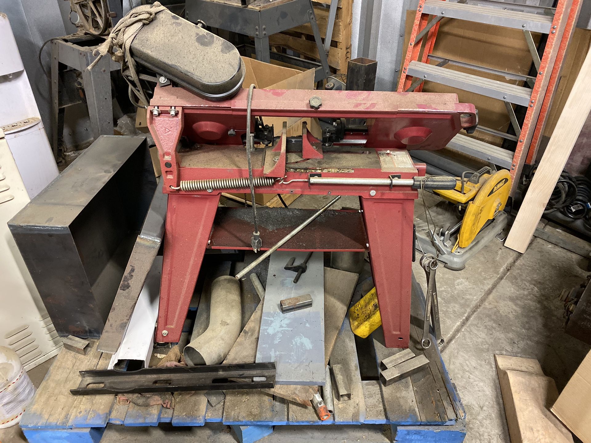 Harbor freight vertical horizontal band saw.
