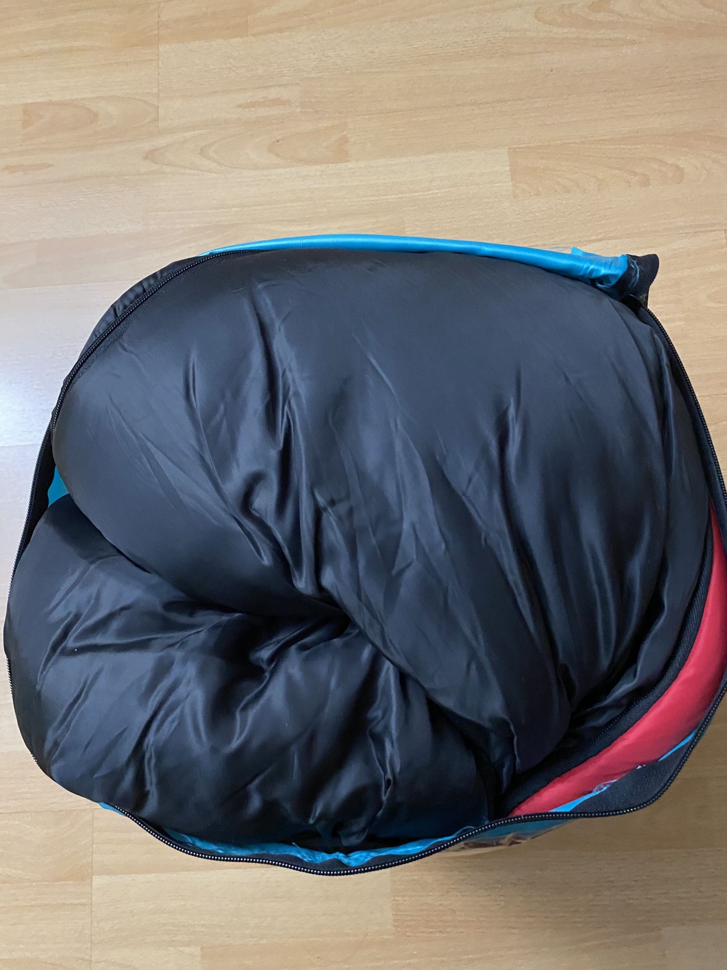 Cascade Adult Sleeping Bag. New