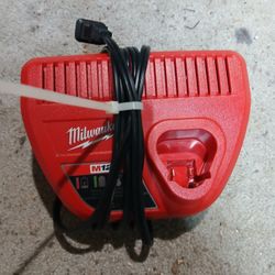 Milwaukee M12 Charger 