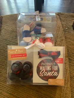 Newborns sneakers 4 in set an 1 set of Xmas with bow tie